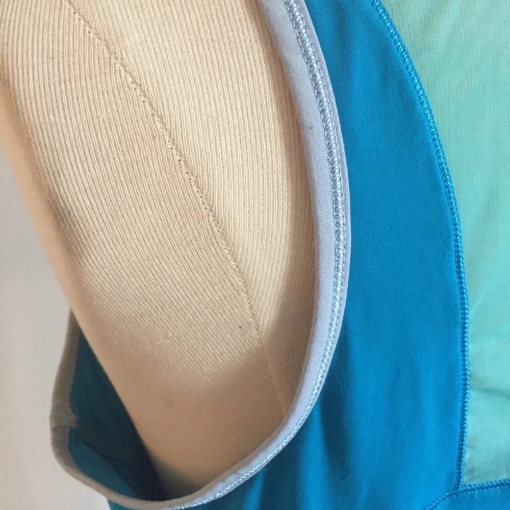 ALO Yoga Blue Tank Top. Size: L